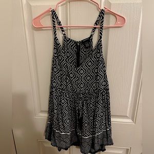 Torrid black and white sleeveless blouse